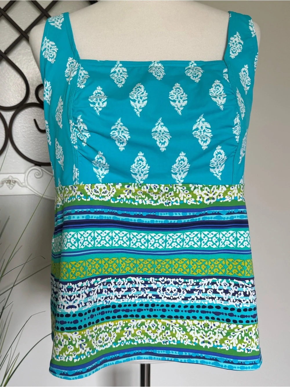 LANDS’ END Size 16W Blue and Green Underwire Tankini Swimsuit Top